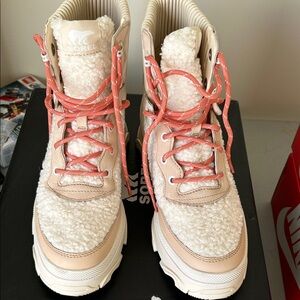 Sorel Brex boot. Pink/cream. Wmns sz8.5.